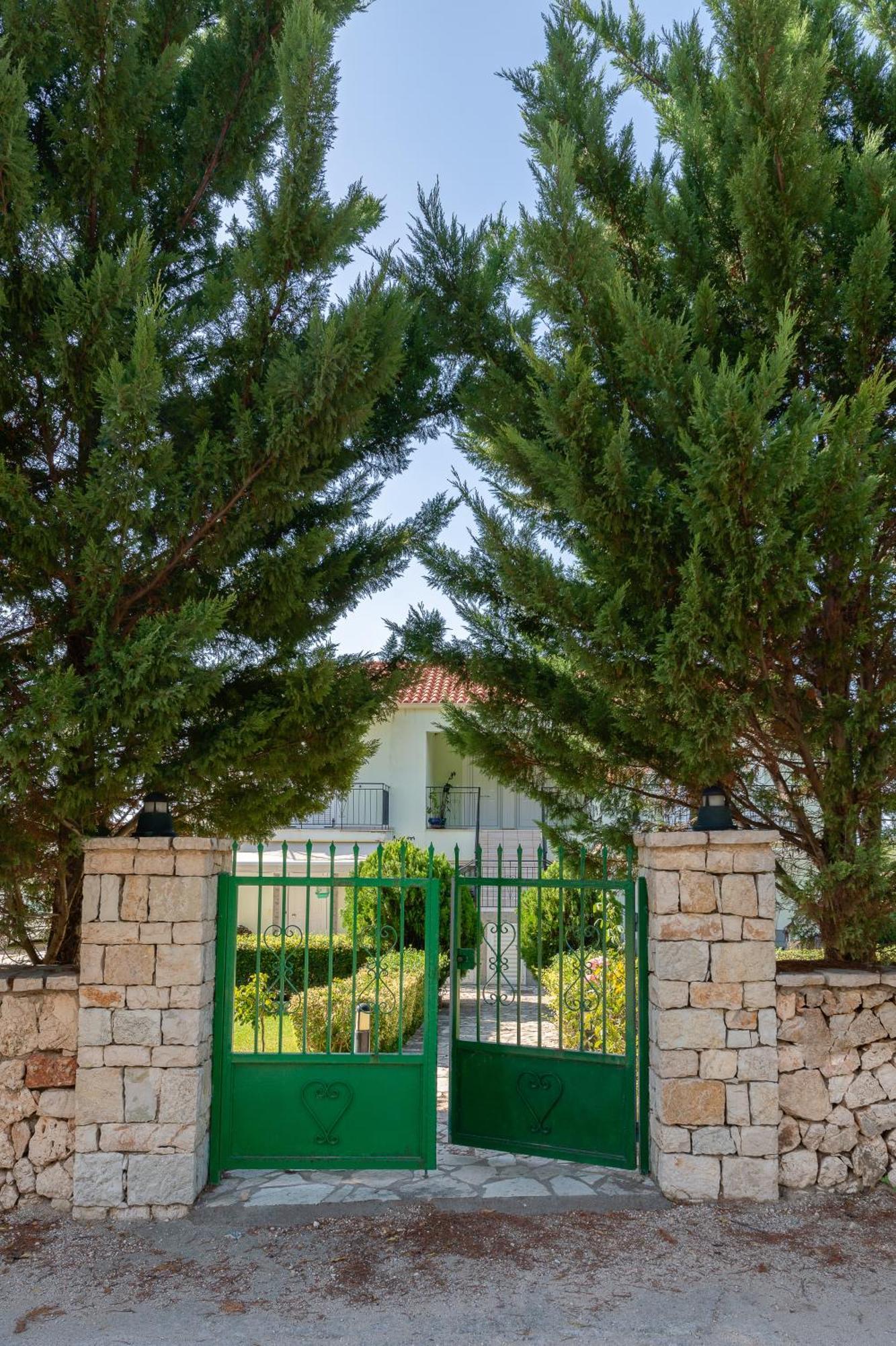 Vista Verde Studios & Apartments Svoronata Exterior photo