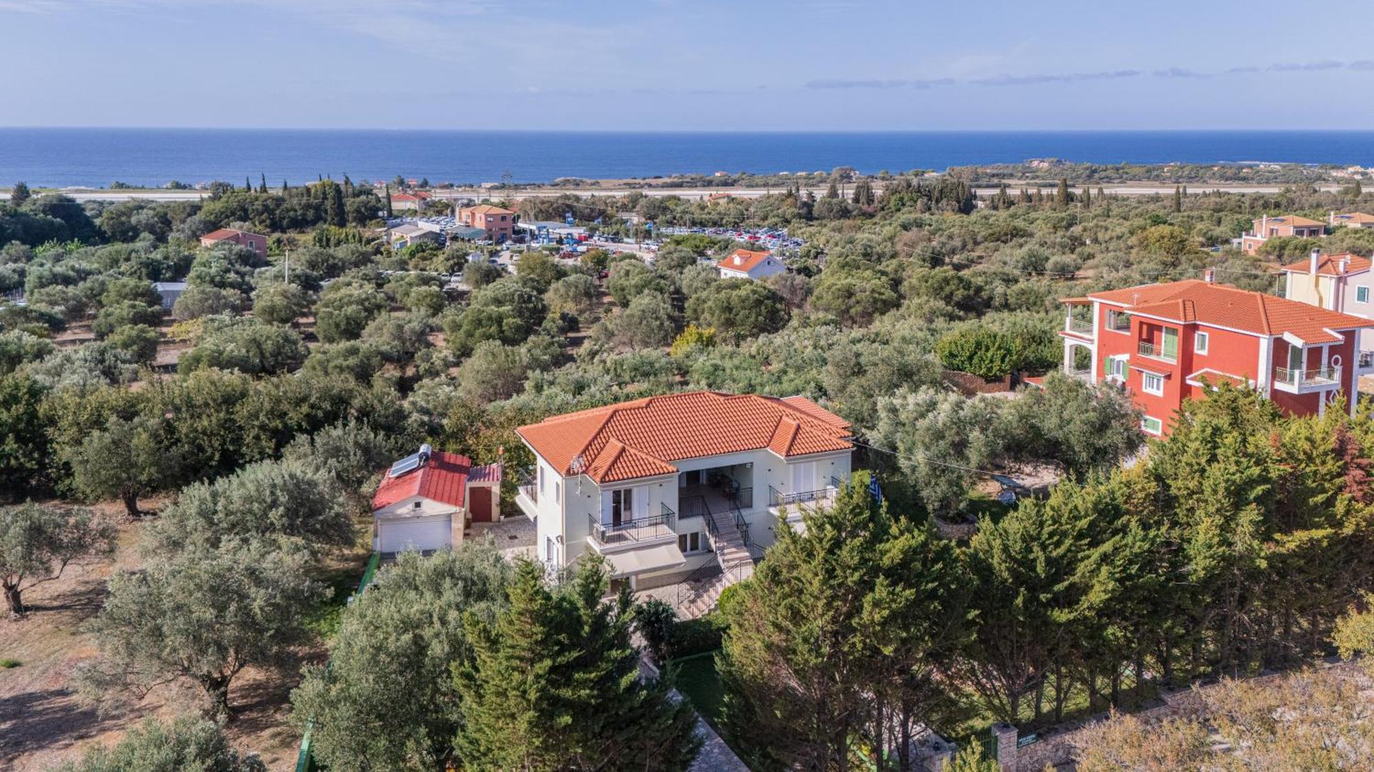 Vista Verde Studios & Apartments Svoronata Exterior photo